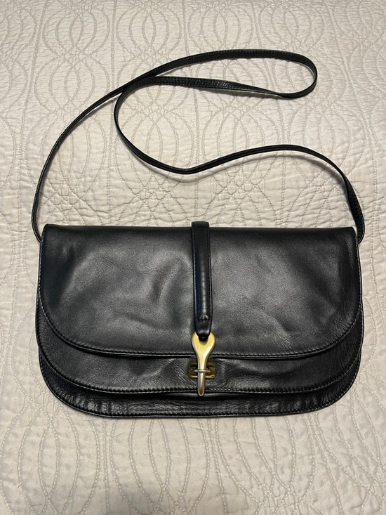 Donna Karan Handbags - Donna Karan Black Leather Shoulder Crossbody with Gold-Tone Clasp